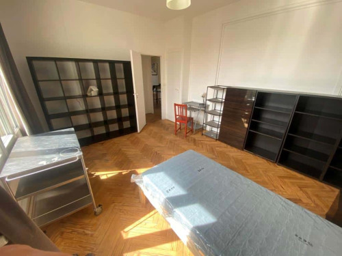 Room in Boulevard George V, Talence for 111 m² with 5 bedrooms