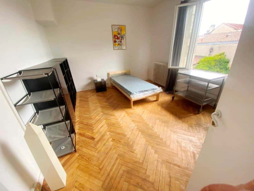 Room in Boulevard George V, Talence for 111 m² with 5 bedrooms