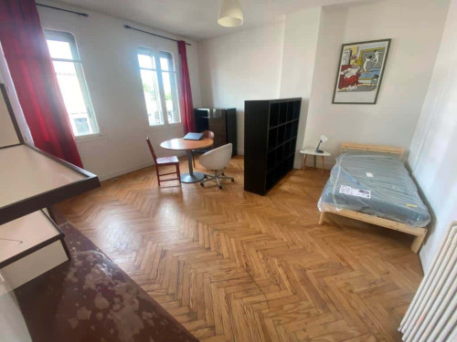 Room in Boulevard George V, Talence for 111 m² with 5 bedrooms