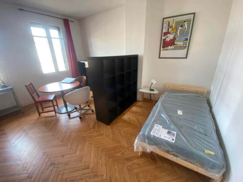 Room in Boulevard George V, Talence for 111 m² with 5 bedrooms