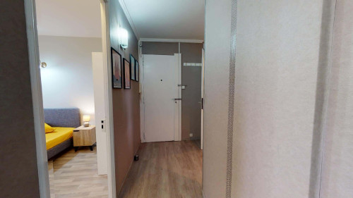 Room in Rue des Essarts, Bron for 77 m² with 4 bedrooms