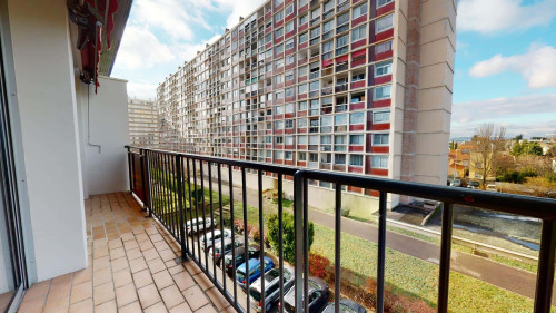 Room in Rue des Essarts, Bron for 77 m² with 4 bedrooms - Gallery - 13