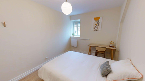 Room in Rue du Saule, Mulhouse for 122 m² with 5 bedrooms