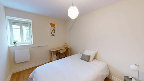 Room in Rue du Saule, Mulhouse for 122 m² with 5 bedrooms