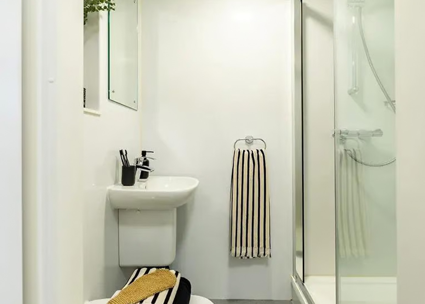 Standard Ensuite - 4