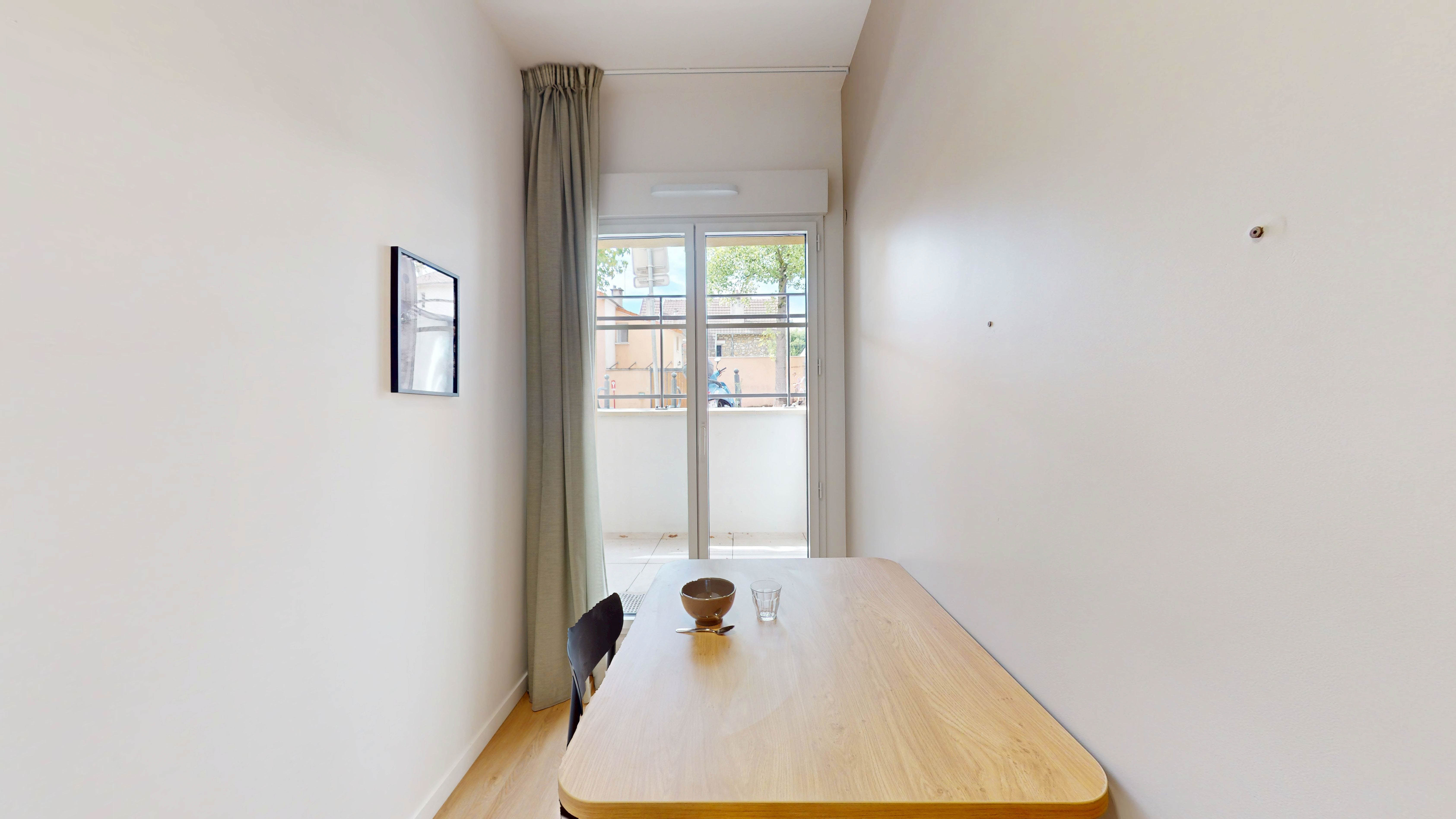 Room 001 - 4