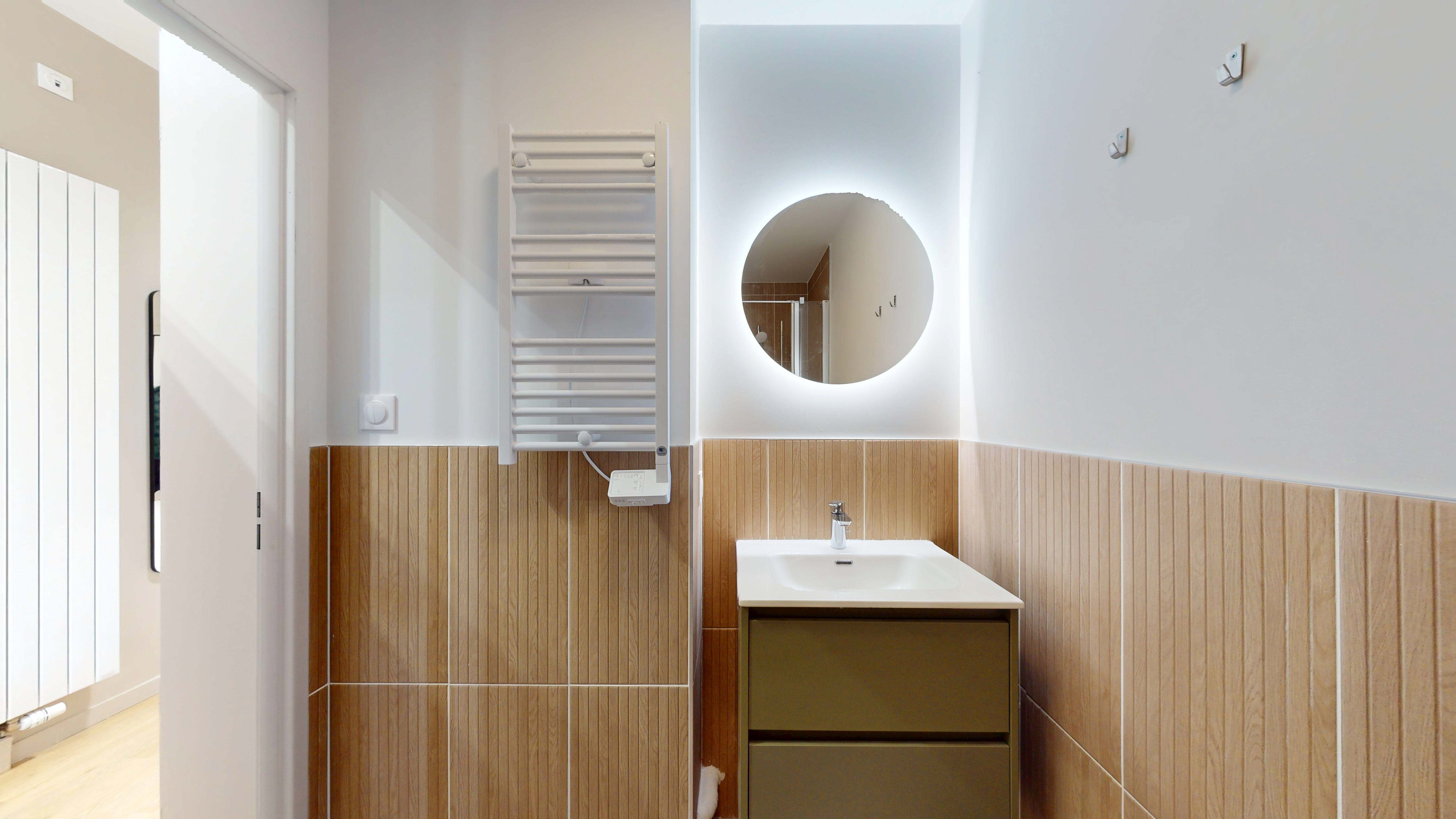 Room 001 - 1