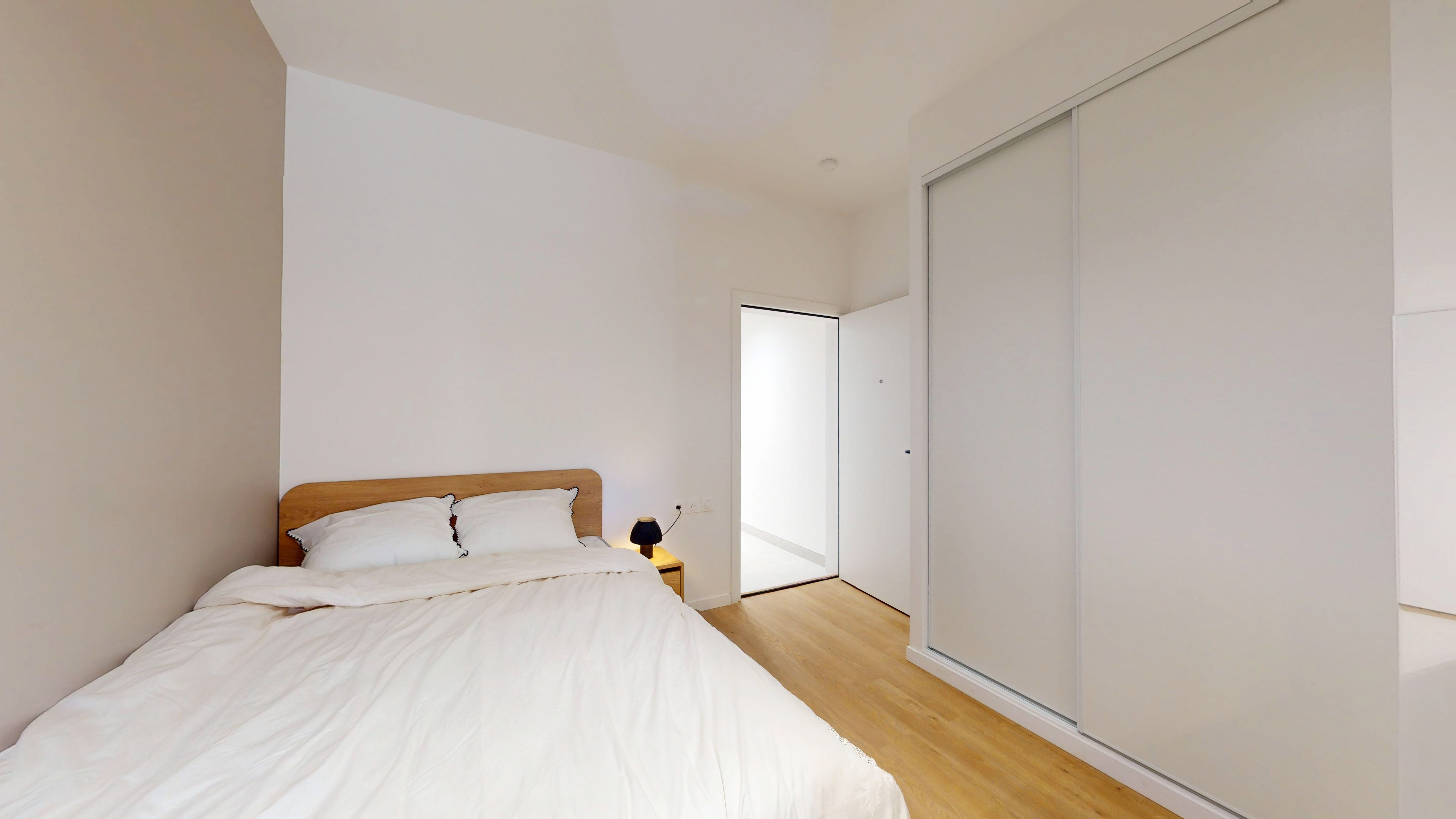 Room 001 - 5
