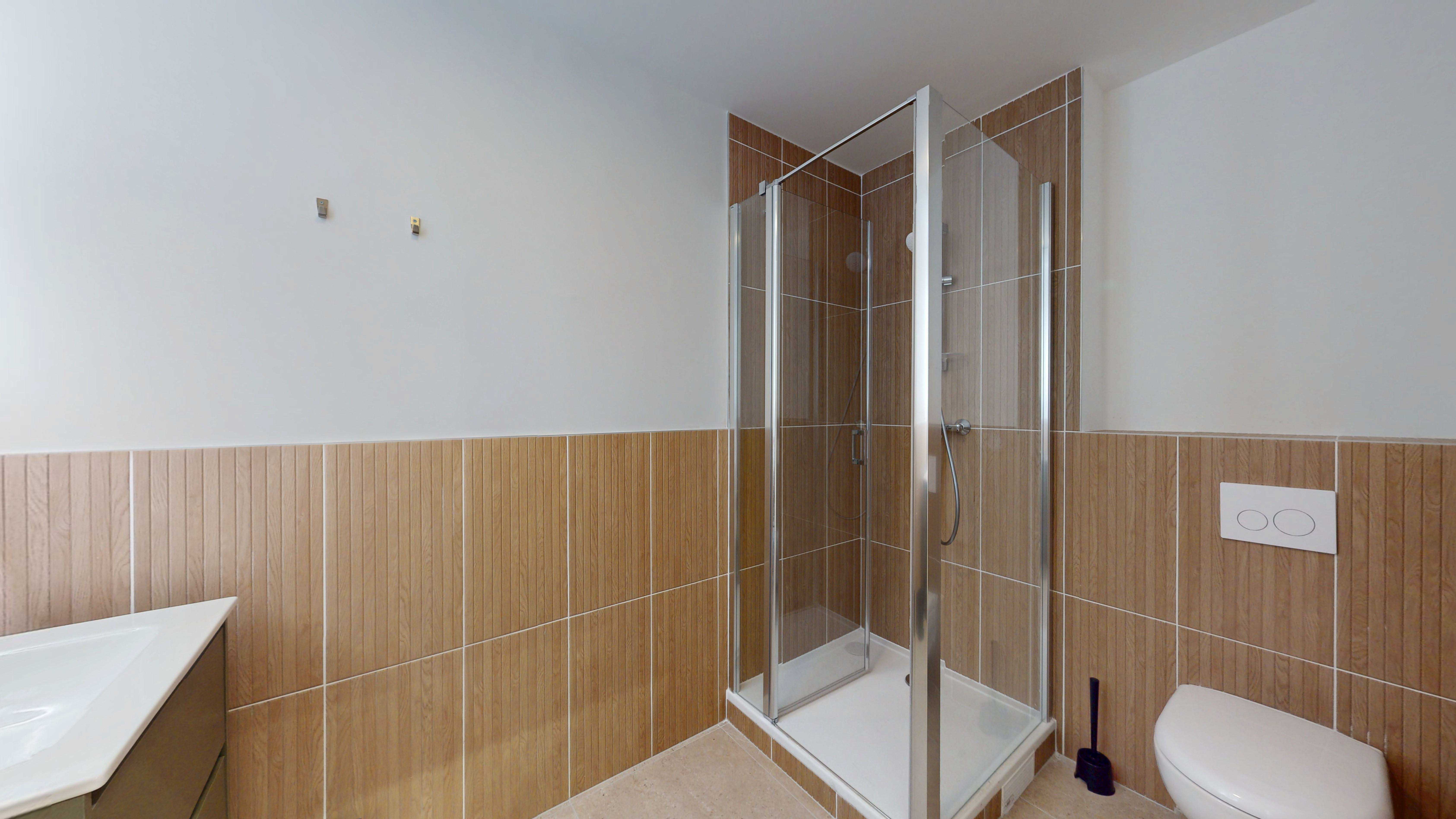 Room 001 - 2