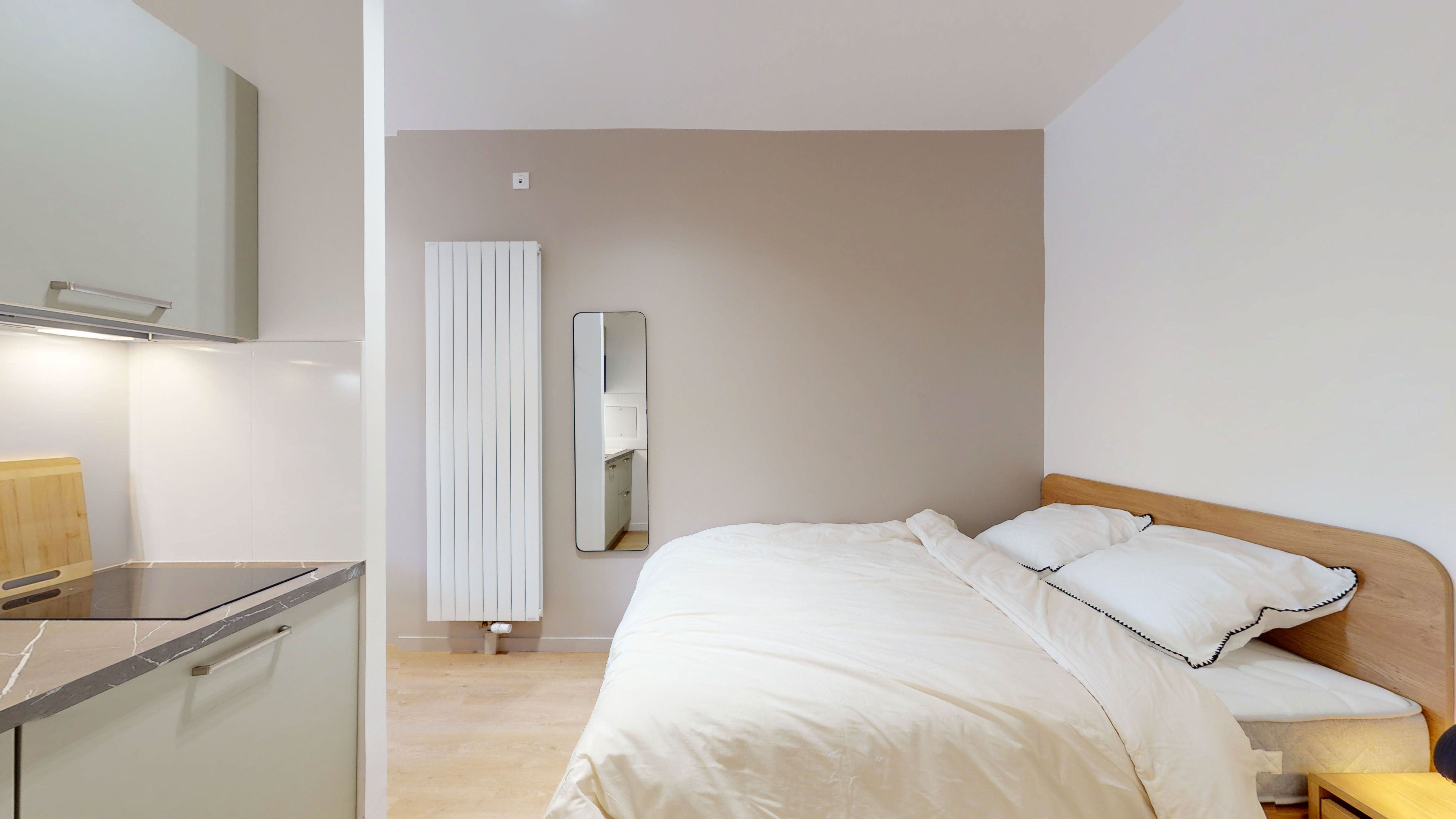 Room 001 - 6