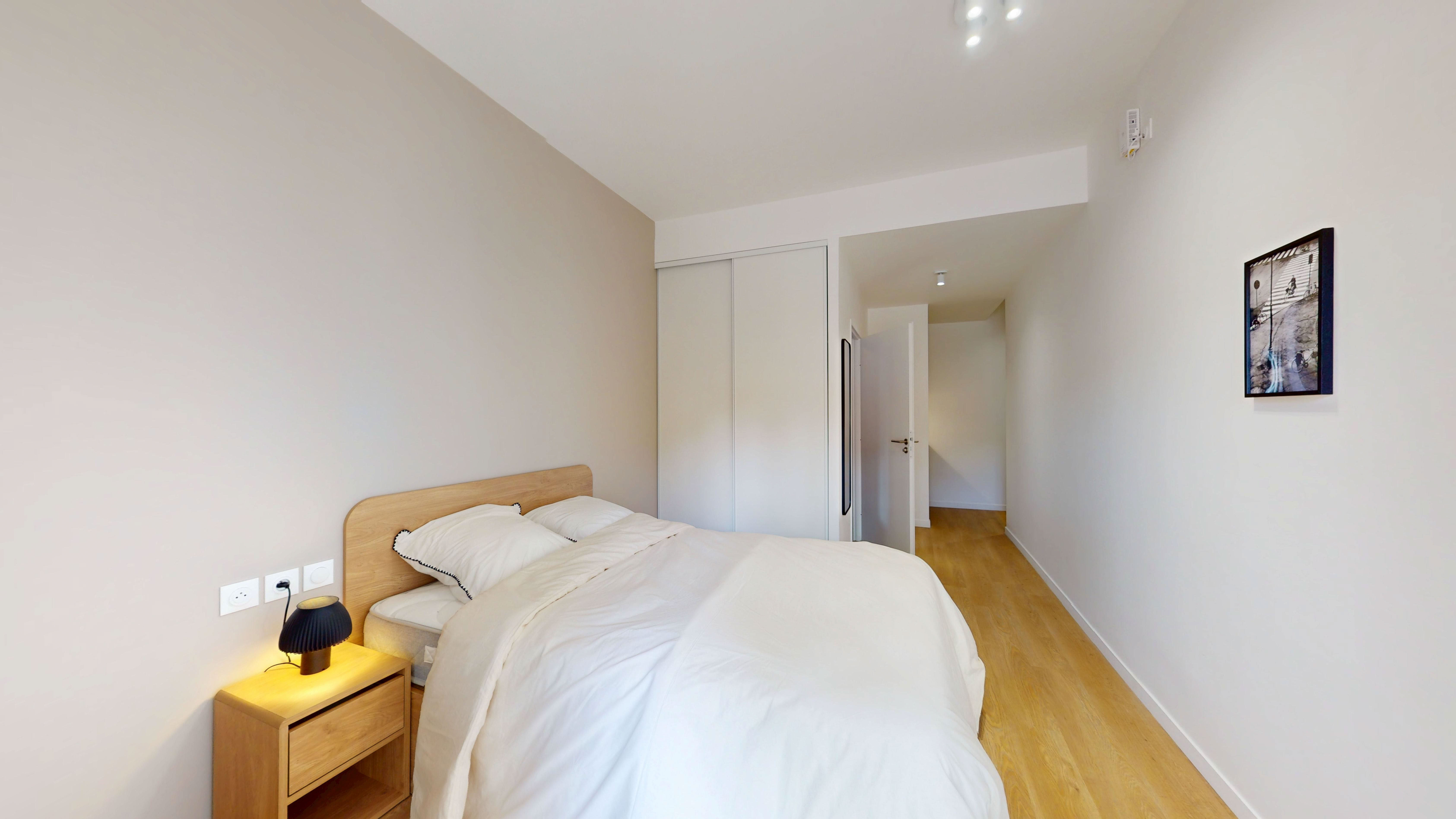 Room 002 - 4