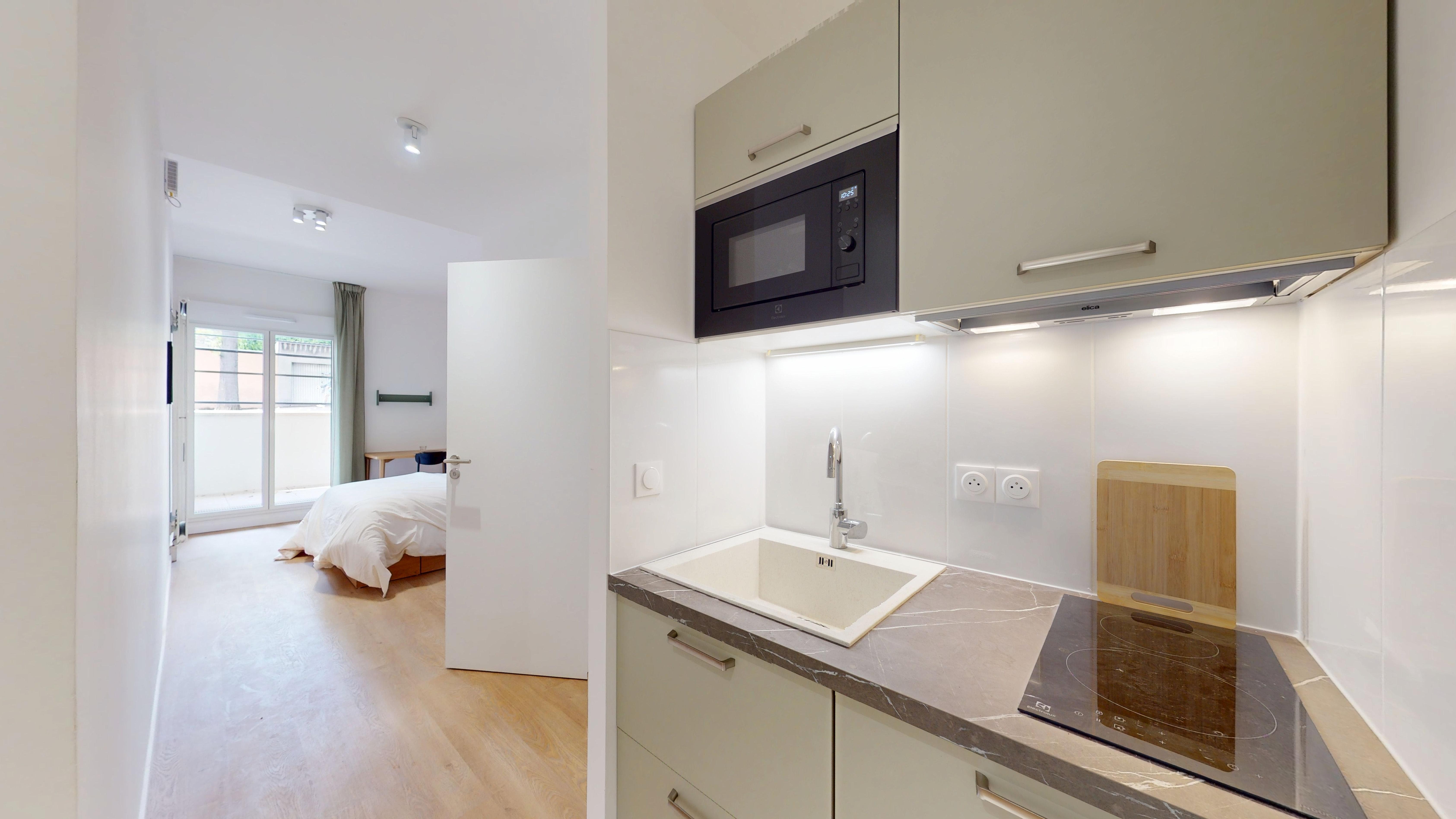 Room 002 - 7