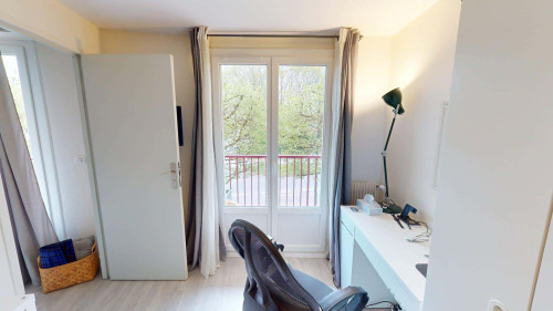Room in Rue Frédéric Mistral, Rennes for 74 m² with 4 bedrooms