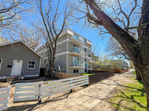 Capricorn Apartments