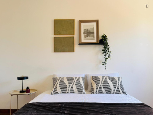 Pleasant Double Bedroom close to University of Coimbra