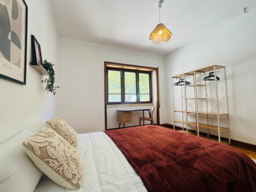 Spacious Double Bedroom close to University of Coimbra
