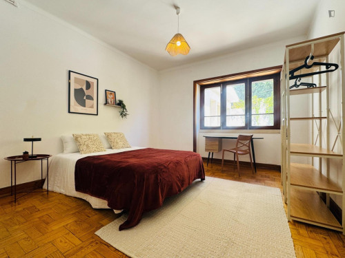 Spacious Double Bedroom close to University of Coimbra