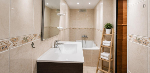 Pleasant Single Bedroom close t University of Évora