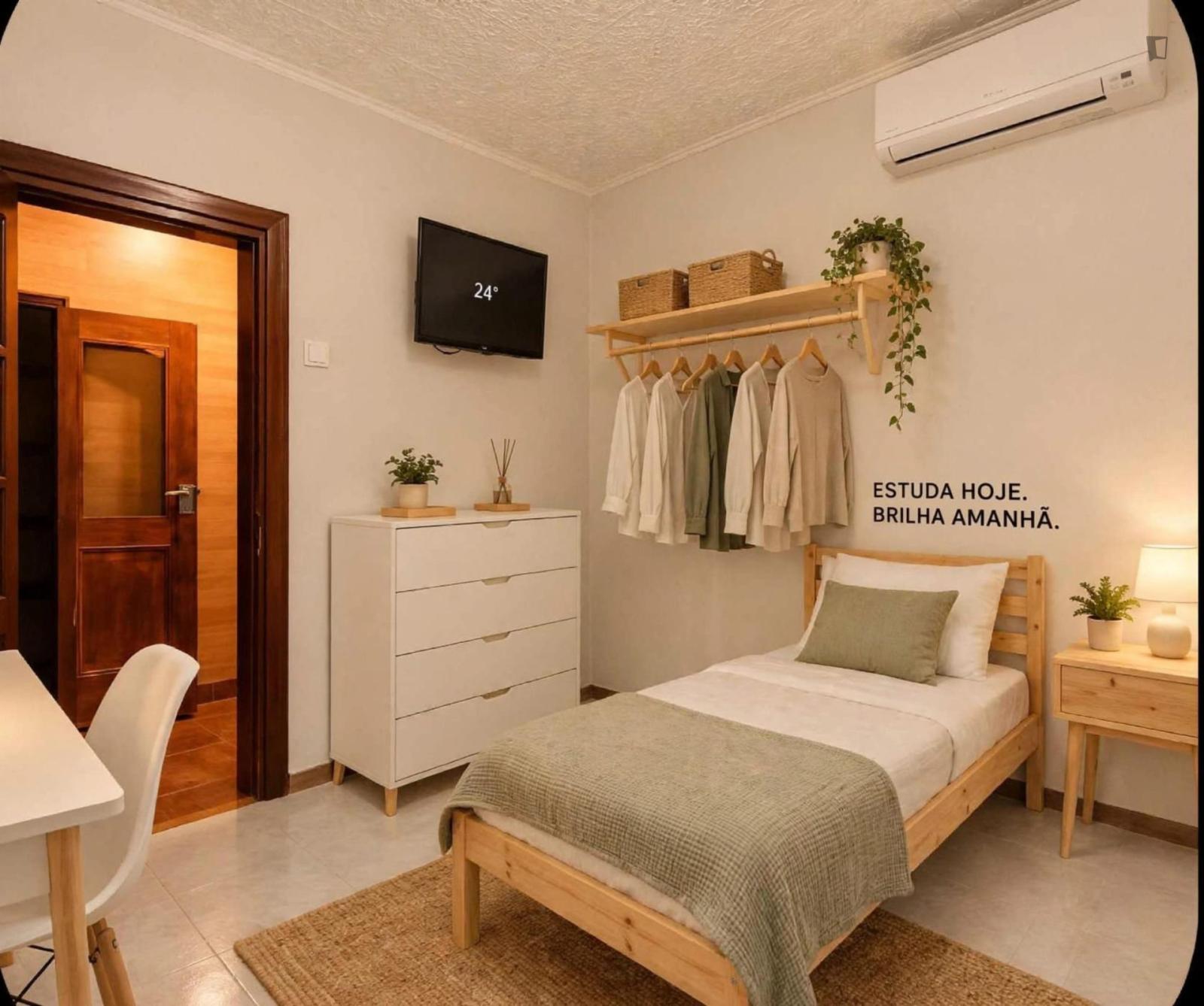 Pleasant Single Bedroom Close T University Of Évora - 1