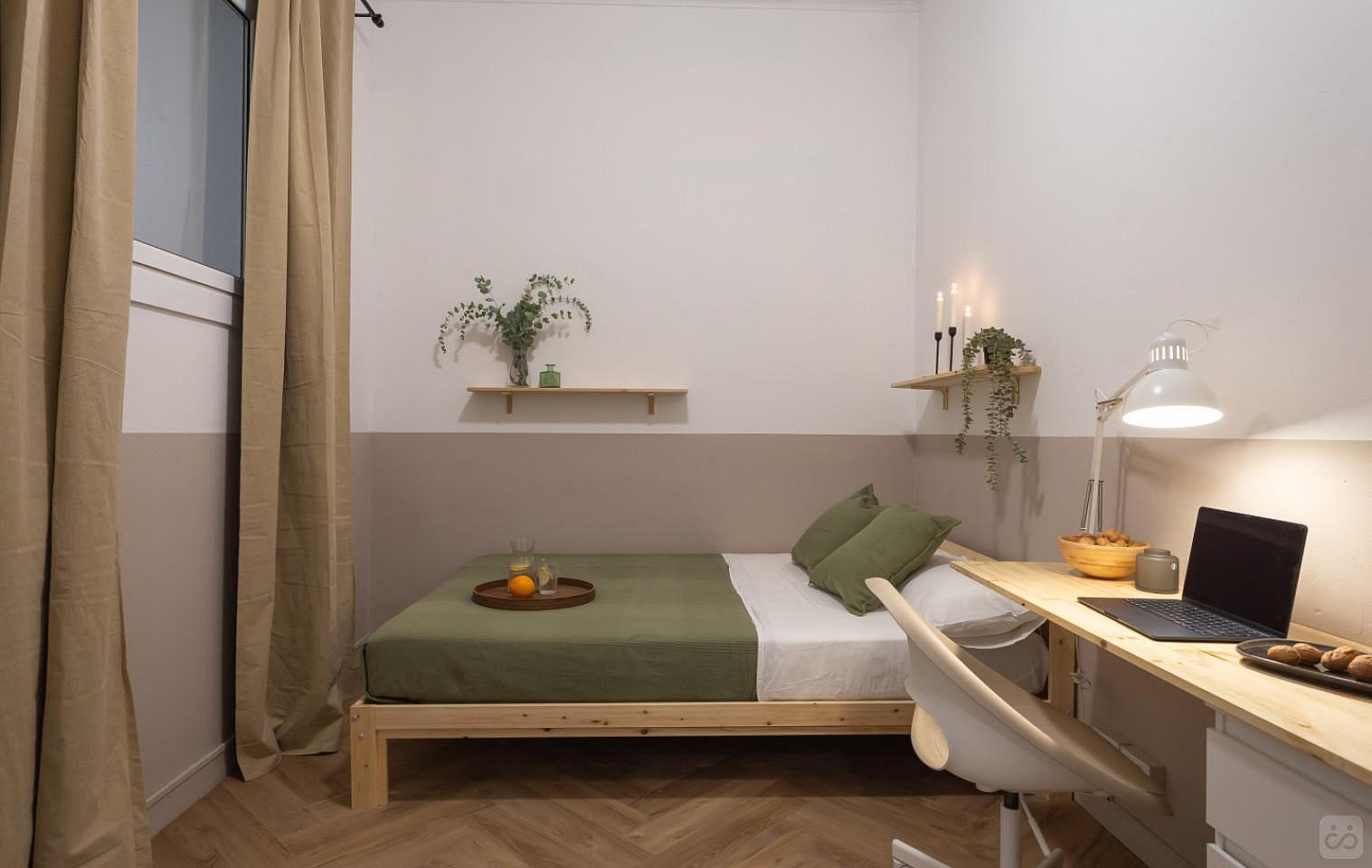 Interior-Facing Double Room With A Large Desk (Soho 1) - 1