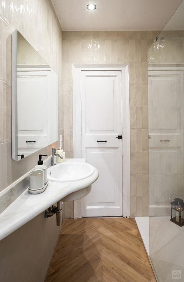 Interior-Facing Double Room With A Large Desk (Soho 1) - 6