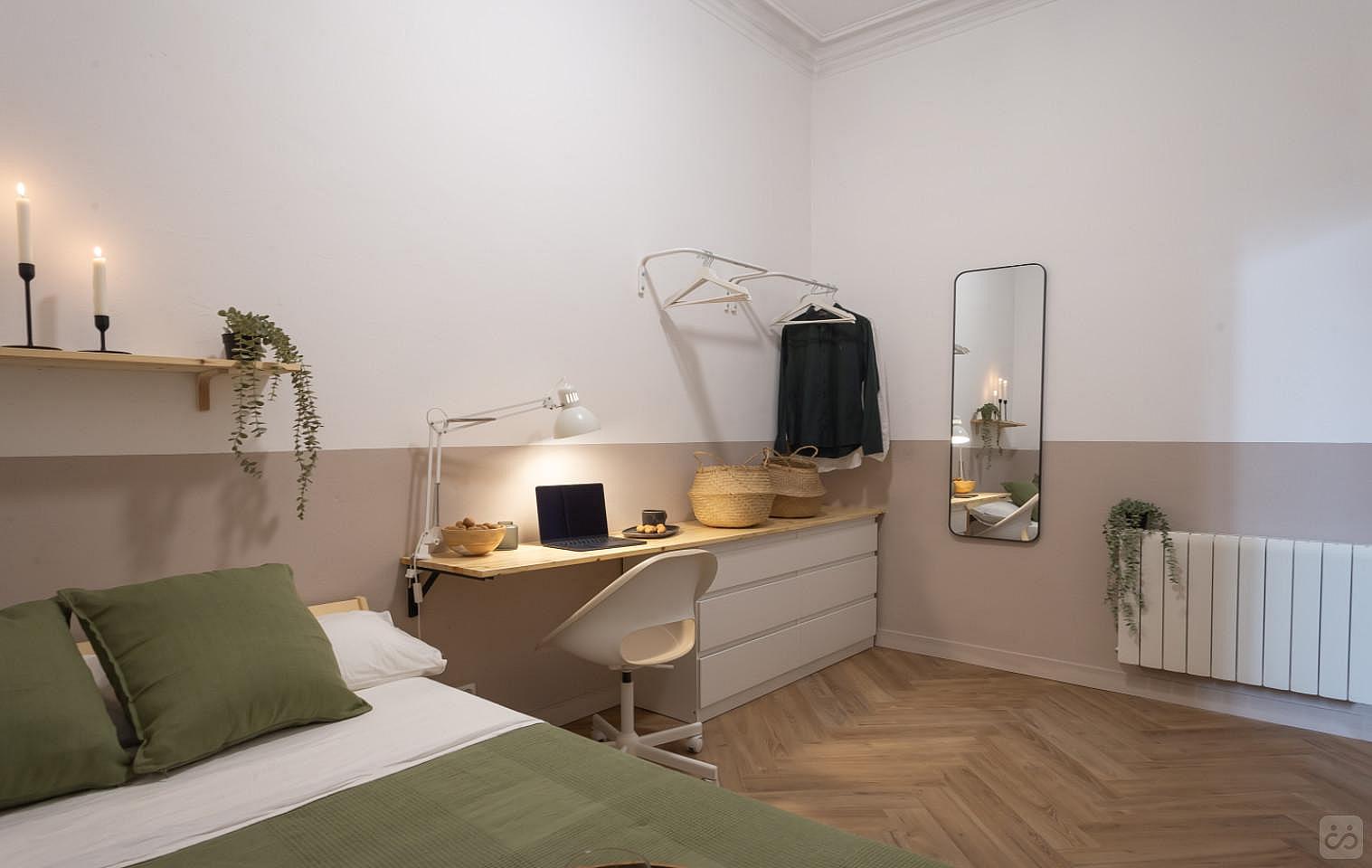 Interior-Facing Double Room With A Large Desk (Soho 1) - 2