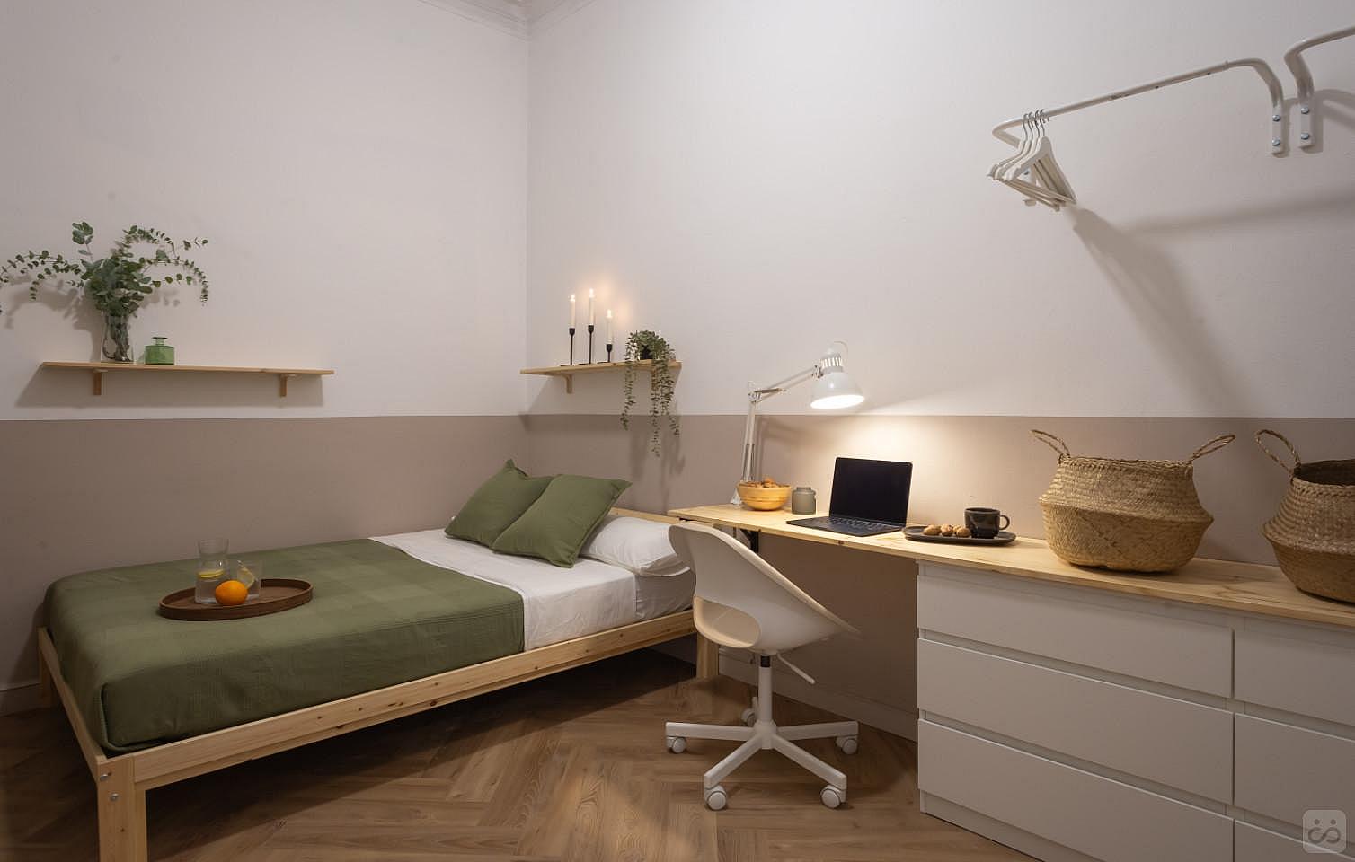 Interior-Facing Double Room With A Large Desk (Soho 1) - 7