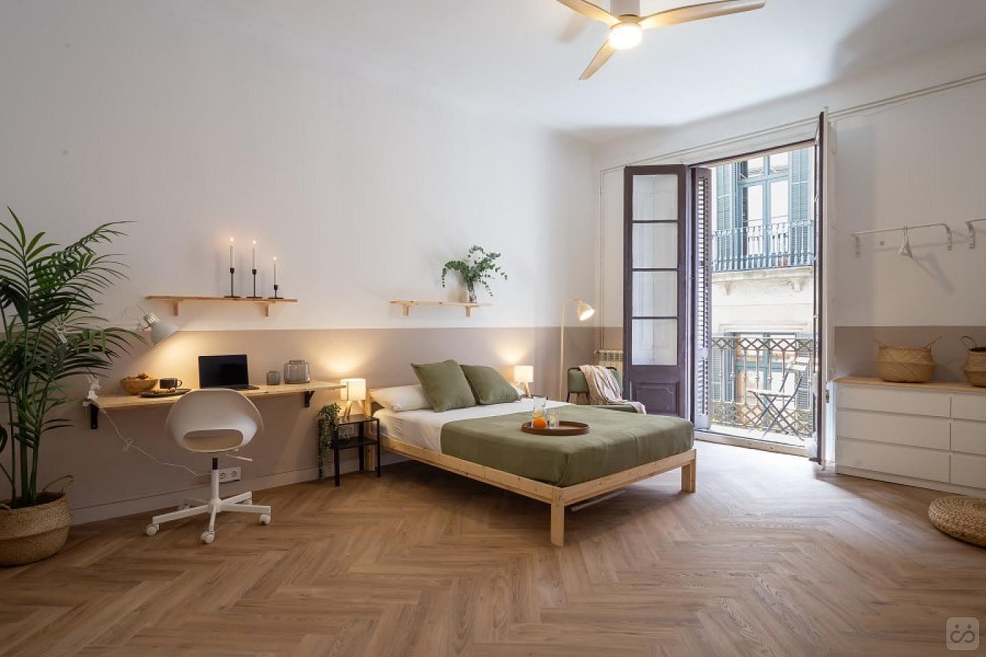 Large Double Room With Balcony And 55-Inch TV(Soho 2) - 5