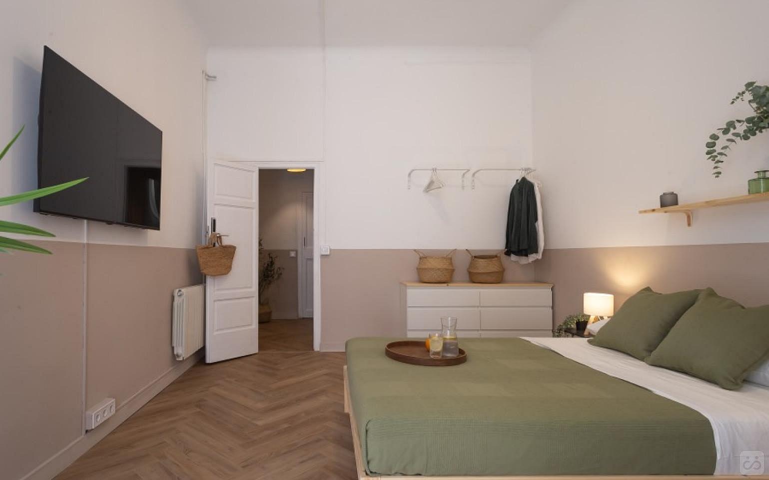 Bright Double Room With Balcony And 55-Inch TV (Soho 3) - 7