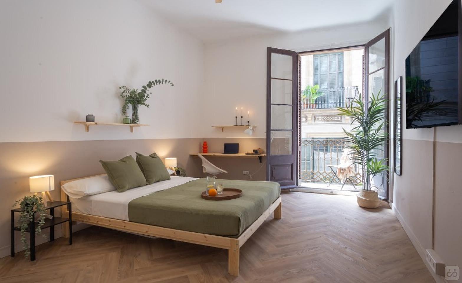 Bright Double Room With Balcony And 55-Inch TV (Soho 3) - 2