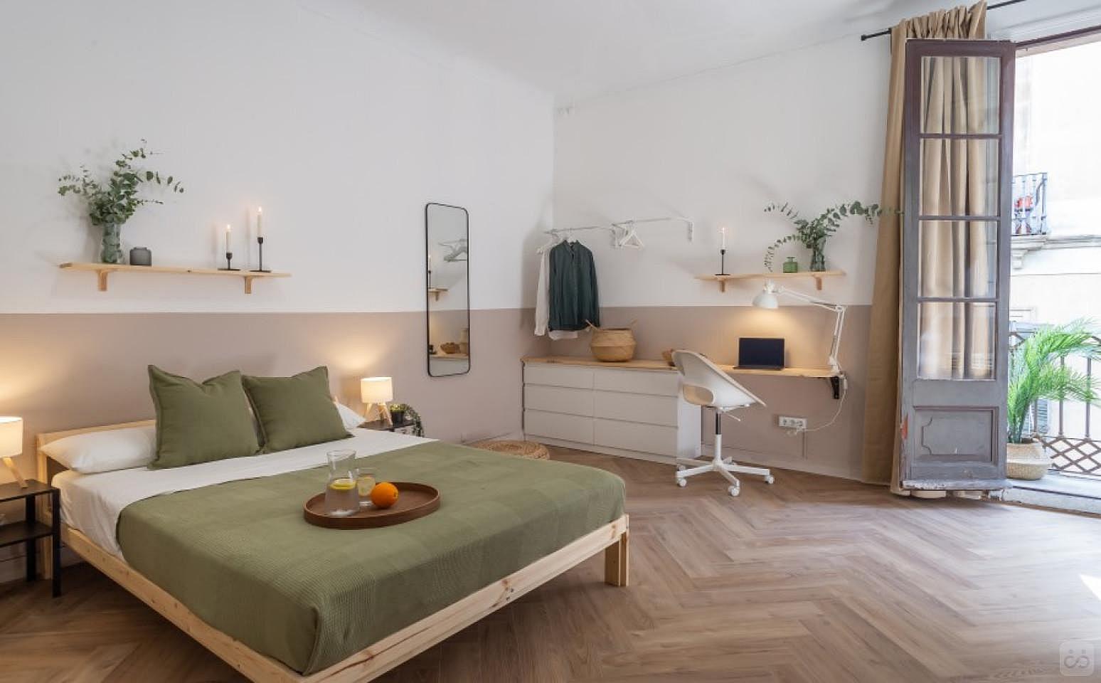 Spacious Double Room With Balcony And 55-Inch TV (Soho 4) - 4