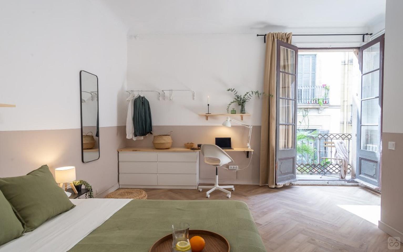 Spacious Double Room With Balcony And 55-Inch TV (Soho 4) - 5