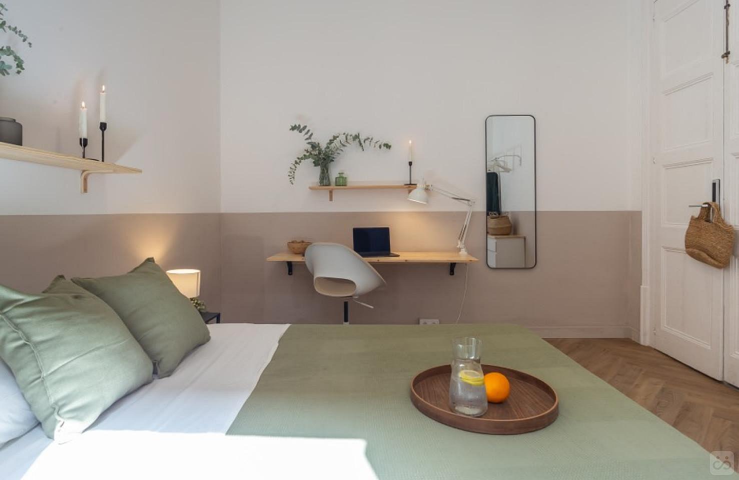 Exterior-Facing Double Room With A Large Window (Soho 5) - 8