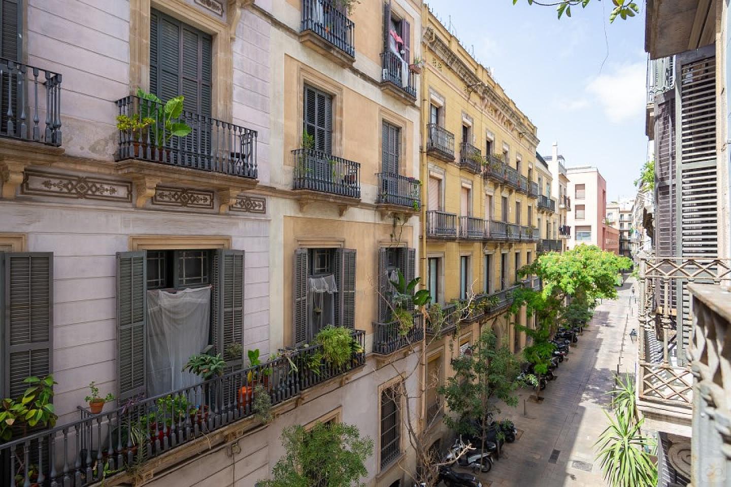 Exterior-Facing Double Room With A Large Window (Soho 5) - 4