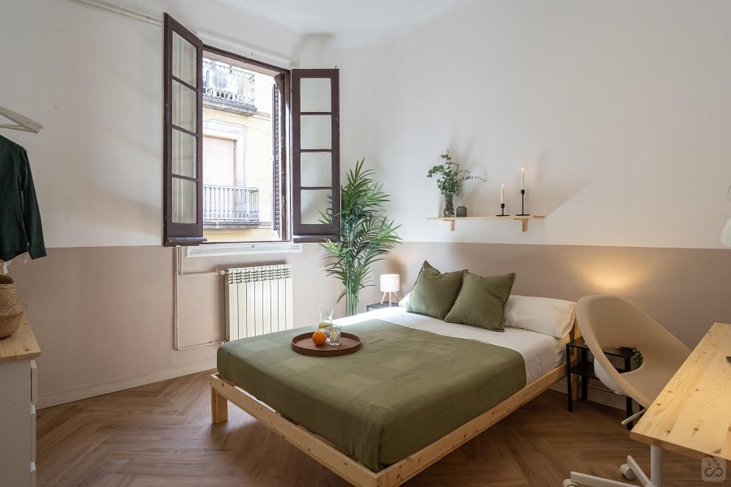 Exterior-Facing Double Room With A Large Window (Soho 5) - 1