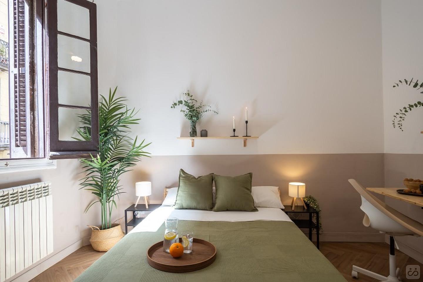 Exterior-Facing Double Room With A Large Window (Soho 5) - 5