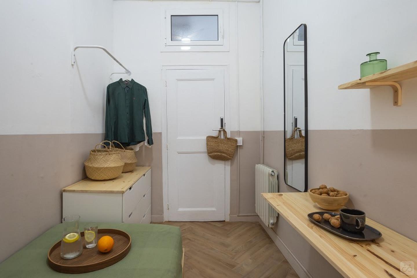 Interior-Facing Single Room With A Desk (Soho 6) - 5