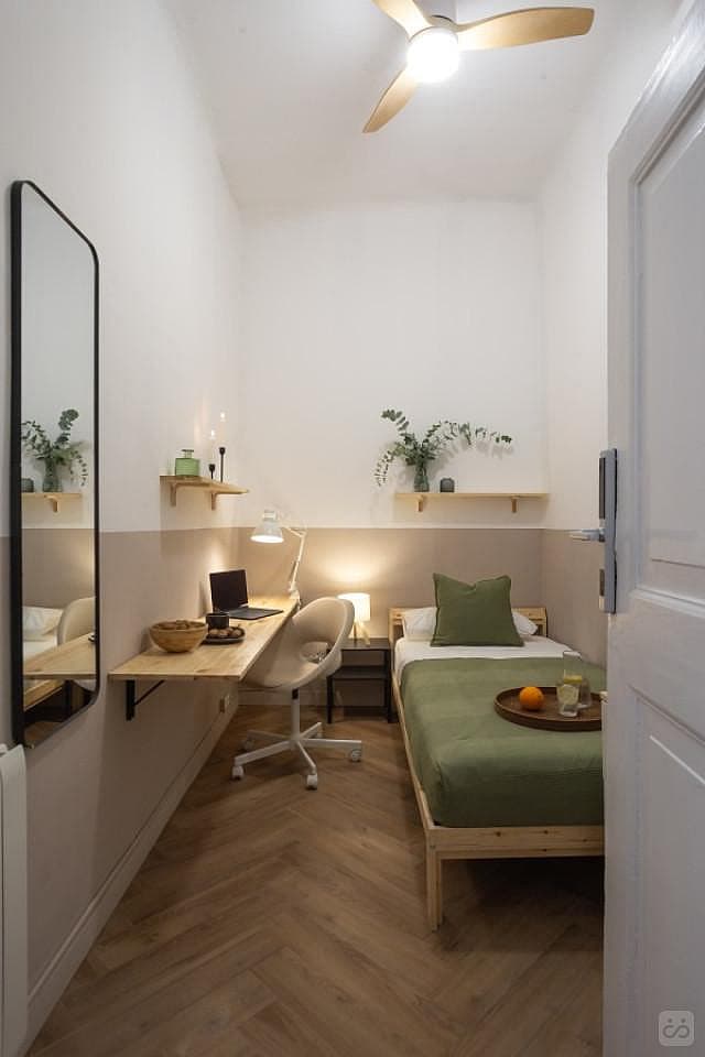 Interior-Facing Single Room With A Desk (Soho 6) - 1