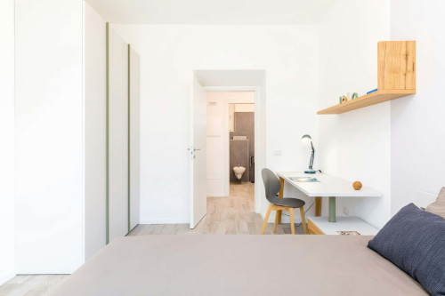Room in Via Damiano Chiesa, Trento for 100 m² with 6 bedrooms