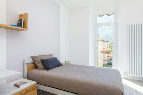 Room in Via Damiano Chiesa, Trento for 100 m² with 6 bedrooms