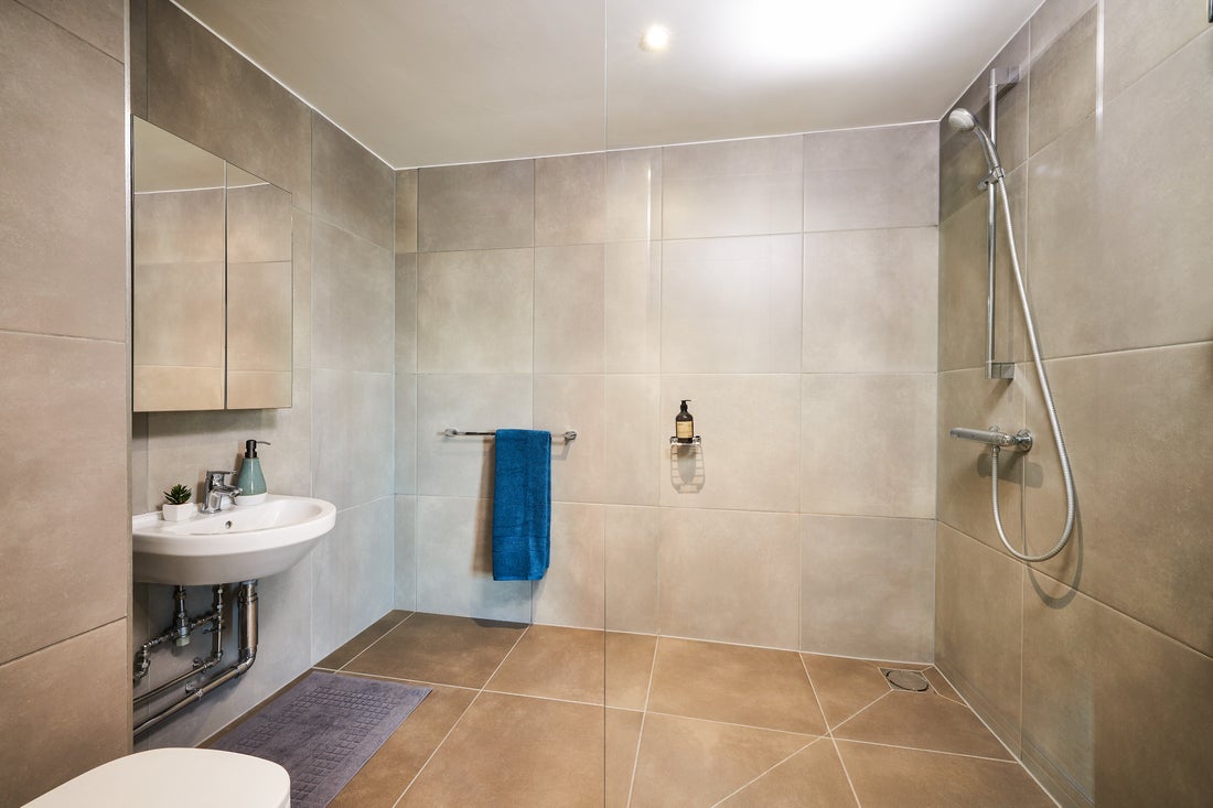  Accessible Room  -  Strawberry Place  - Gallery -  4