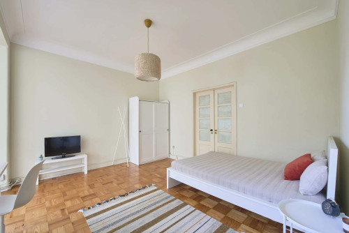 Room 3 - Av.Dom Rodrigo Cunha 18 1E