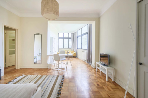 Room 3 - Av.Dom Rodrigo Cunha 18 1E