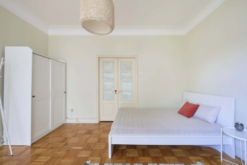 Room 3 - Av.Dom Rodrigo Cunha 18 1E