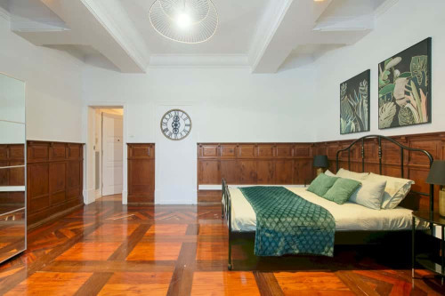 Room 1 - Av. Joao Crisostomo 25 R/C