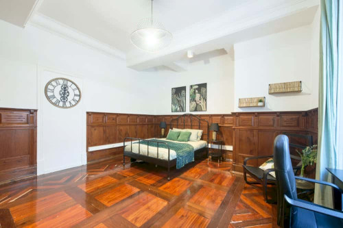 Room 1 - Av. Joao Crisostomo 25 R/C