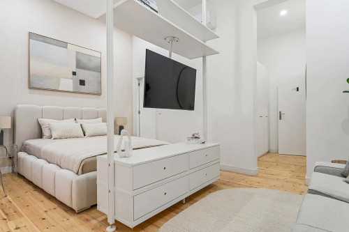 Room 5 - Rua Nova do Almada 80 2E