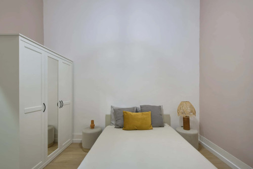 Room 9 - Largo Vitorino Damasio 2 2D