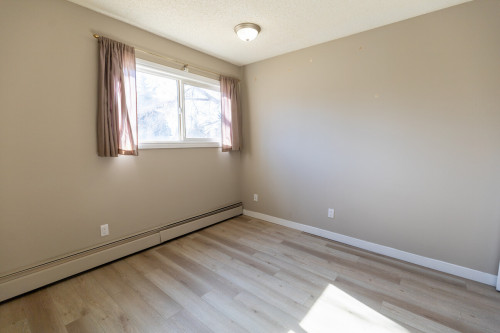 Airdrie Meadows - Rooms