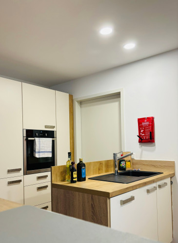 Entire Apartment, Jacuzzi, Terrace, 55' TV, Kitchen, Rain Shower - Gallery - 15